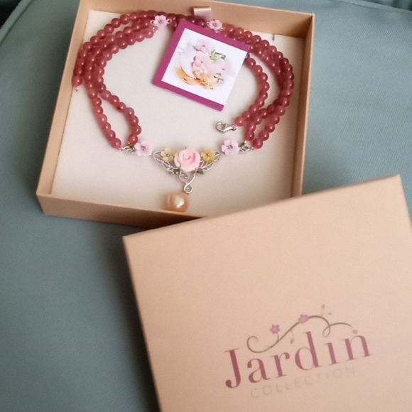 JARDIN COLLECTION PINK MOTHER OF PEARL NECKLACE - Picture 6 of 8